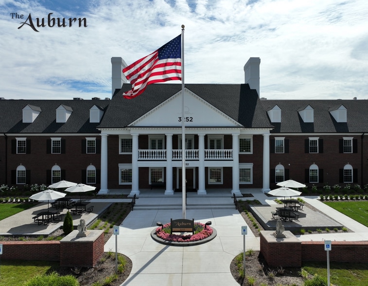 3250-3256 University Dr, Auburn Hills, MI for lease - Primary Photo - Image 1 of 9