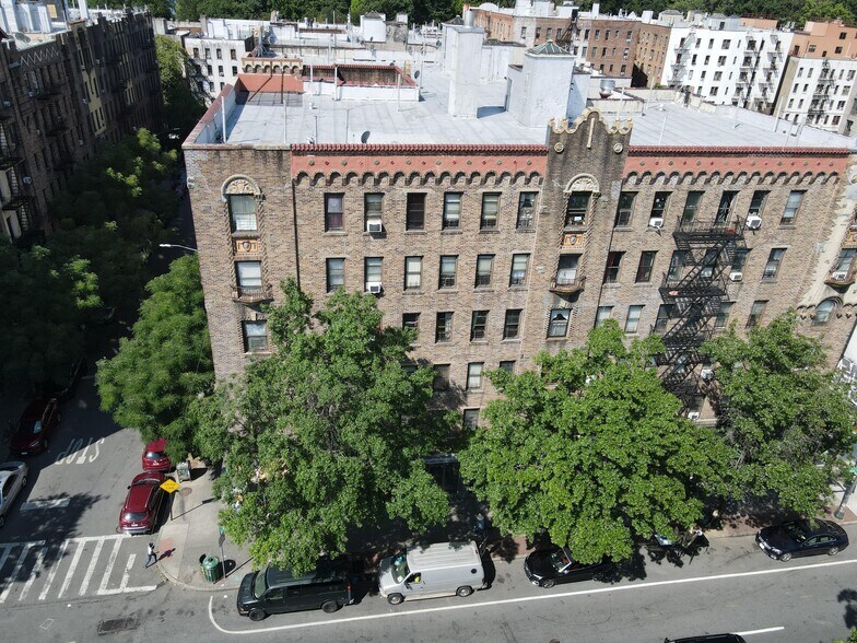 2109-2125 Westbury Ct, Brooklyn, NY à louer - Photo du bâtiment - Image 2 de 8