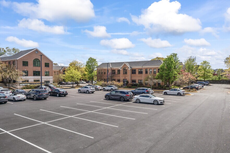 6400 Grovedale Dr, Franconia, VA à vendre - Photo du bâtiment - Image 2 de 10