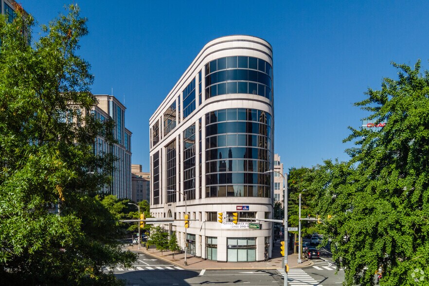 2200 Wilson Blvd, Arlington, VA à louer - Photo du bâtiment - Image 2 de 4