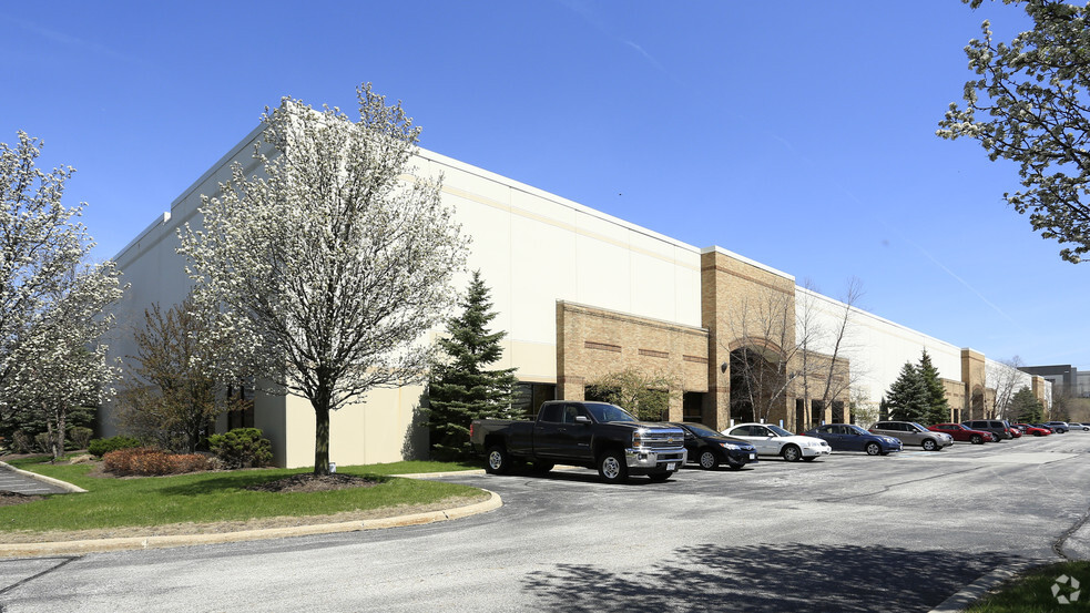 7905 Cochran Rd, Solon, OH for lease - Primary Photo - Image 1 of 15