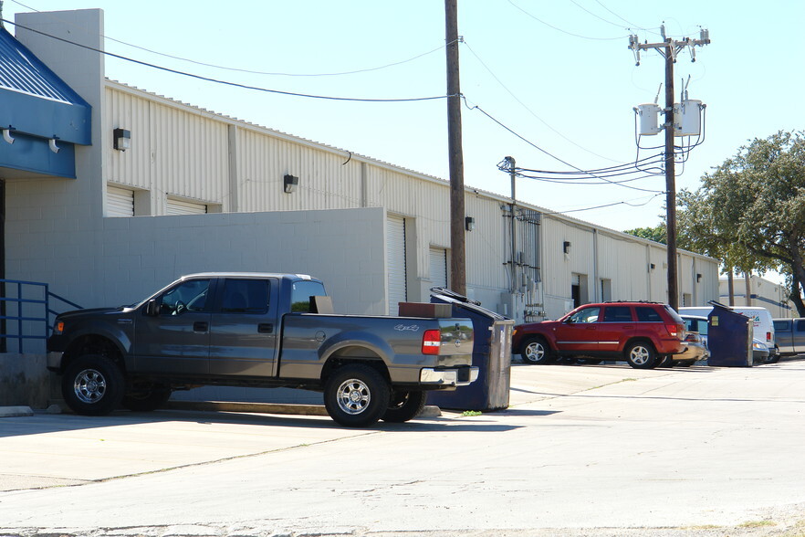 600 Sandau Rd, San Antonio, TX for lease - Building Photo - Image 3 of 3