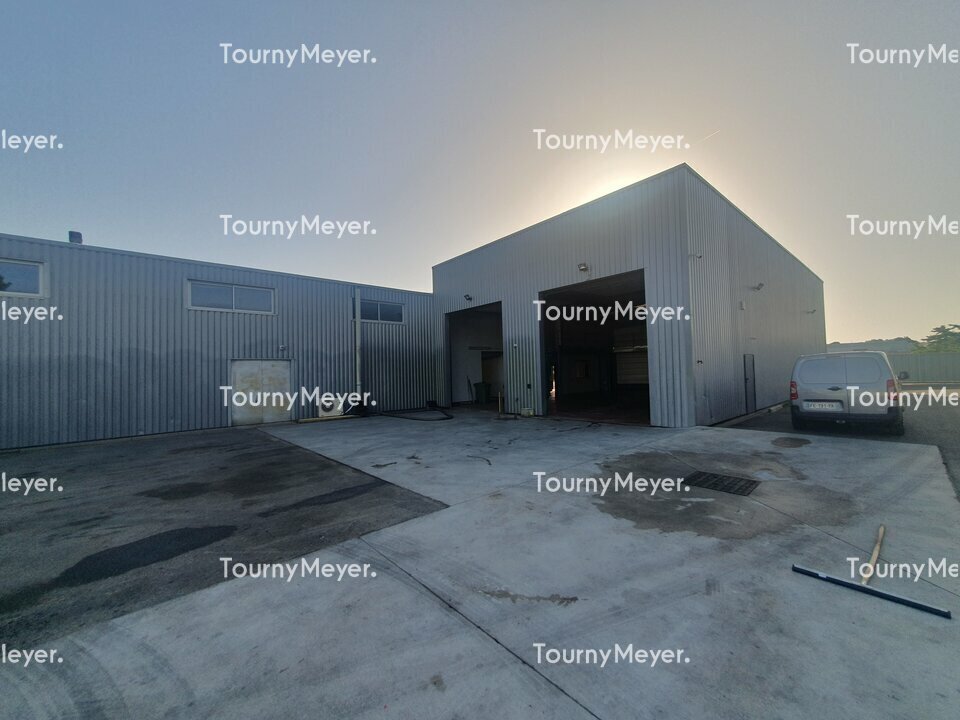 Industrial in Yvrac for lease Building Photo- Image 1 of 8