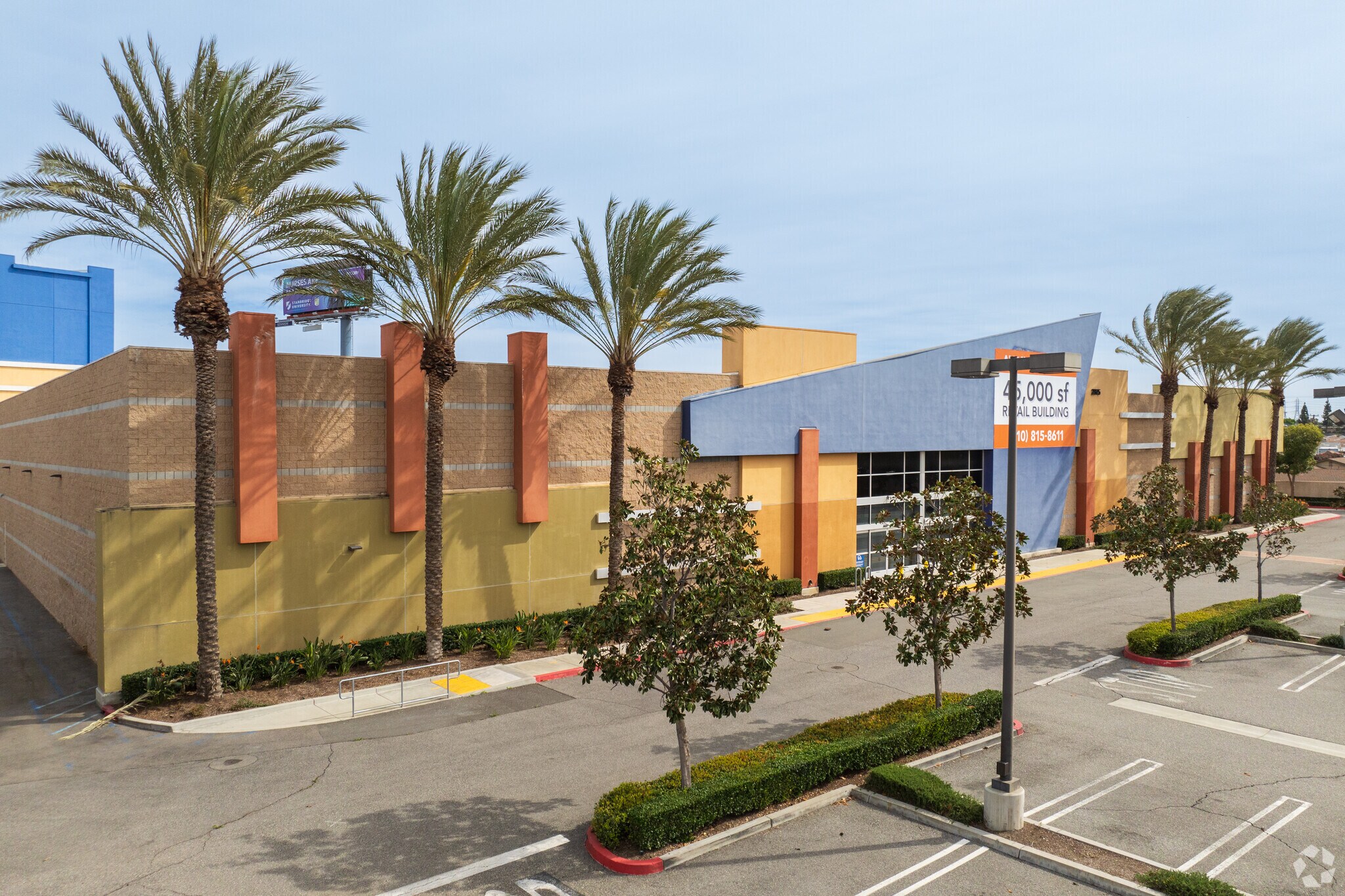 2375 N Tustin Ave, Orange, CA à vendre Photo du bâtiment- Image 1 de 8