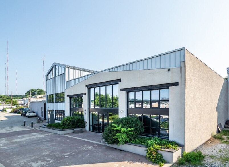 Manayaunk Portfolio portfolio of 2 properties for sale on LoopNet.ca - Primary Photo - Image 1 of 79