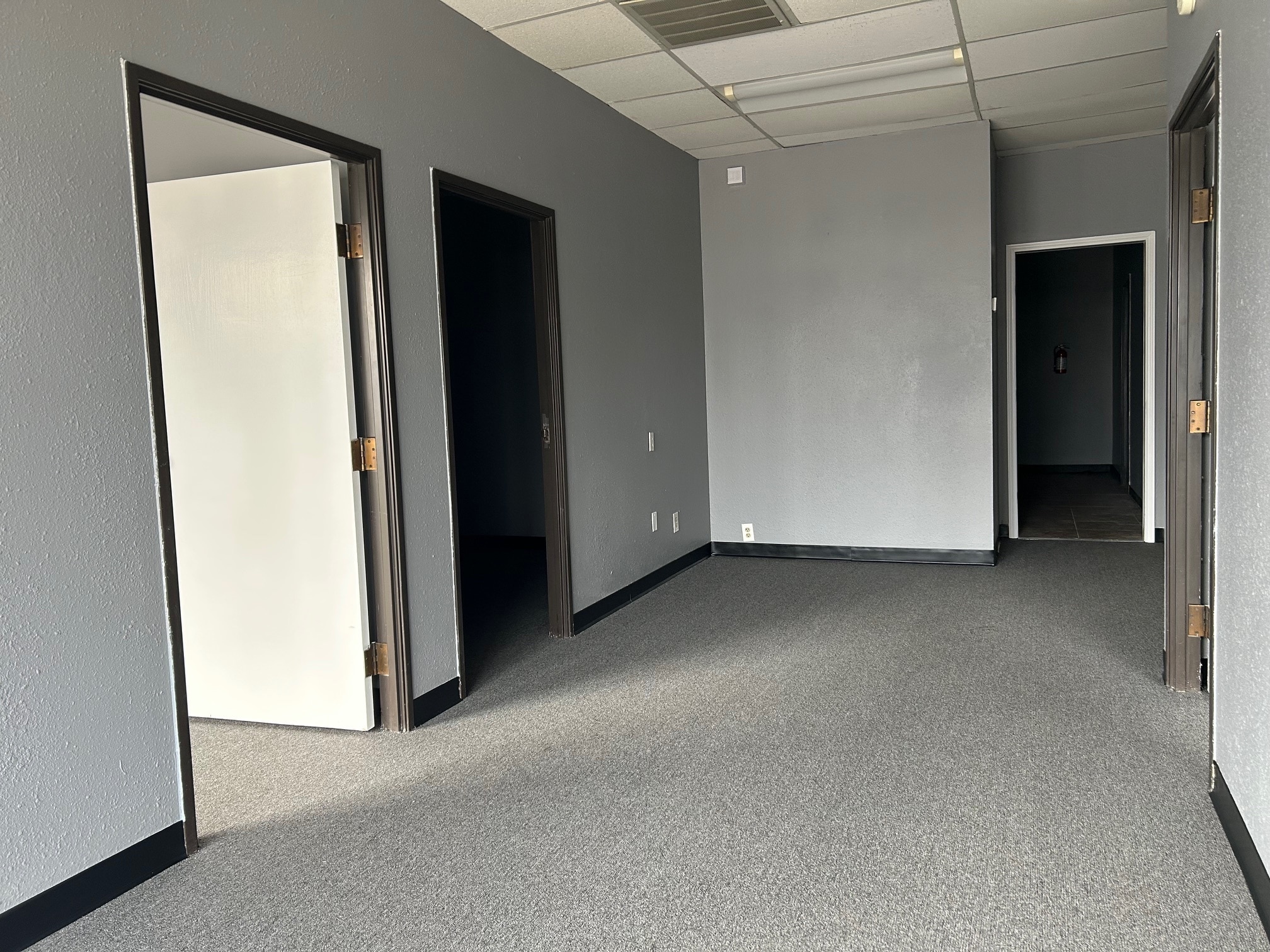 2734 W Kingsley Rd, Garland, TX à louer Photo intérieure- Image 1 de 3