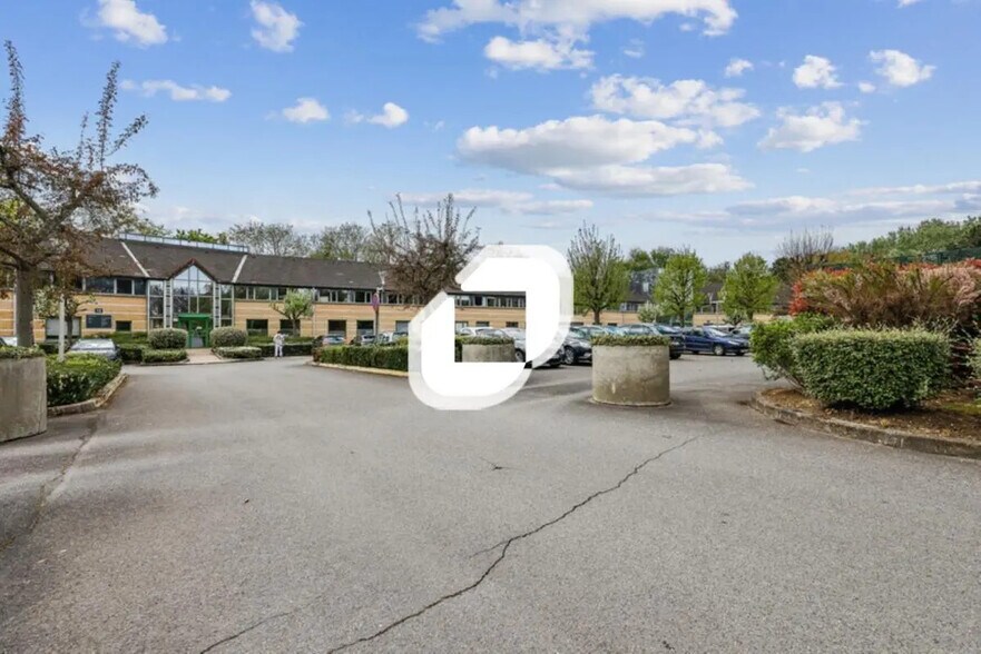 Office in Champs-sur-Marne for lease - Building Photo - Image 1 of 3
