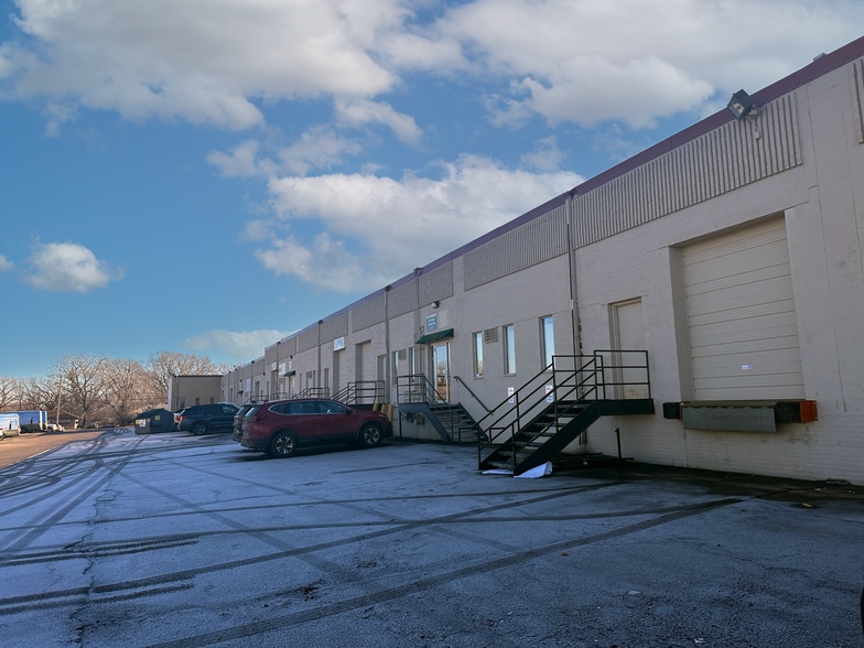 2579-2605 N Fairview Ave N, Roseville, MN for lease - Building Photo - Image 2 of 5