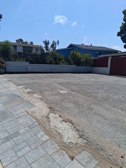 2085 Park Pl, Seaside, CA for lease - Building Photo - Image 2 of 4