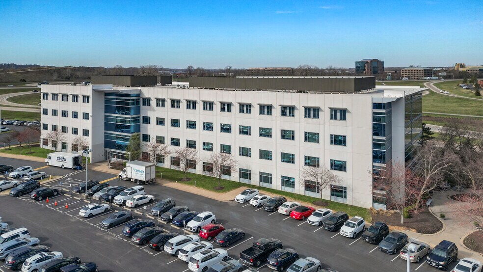 111 Corporate Office Dr, Earth City, MO for sale - Building Photo - Image 2 of 8