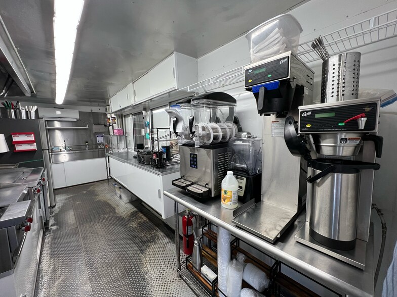 300 E Magnolia Ave, Geneva, AL à vendre - Photo du bâtiment - Image 3 de 24