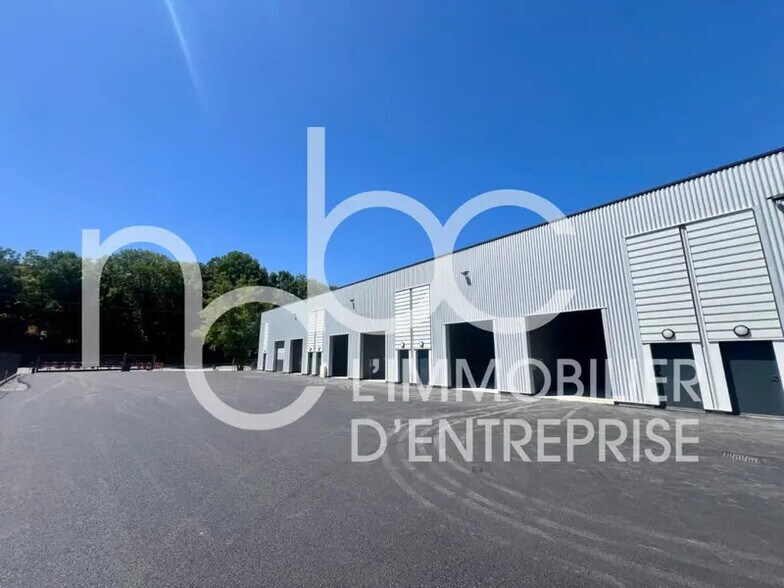 Flex in Saint-Germain-Nuelles for sale - Building Photo - Image 3 of 16