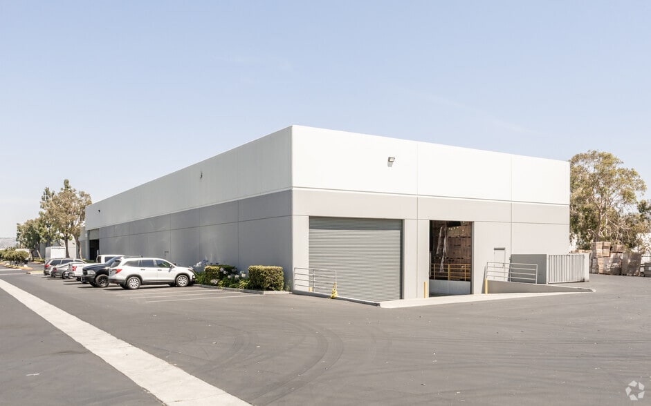 17930-17940 Ajax Cir, City Of Industry, CA for lease - Building Photo - Image 2 of 8