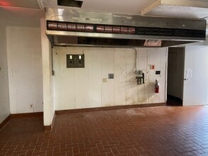 505 W Murdock Ave, Oshkosh, WI for lease Interior Photo- Image 2 of 5