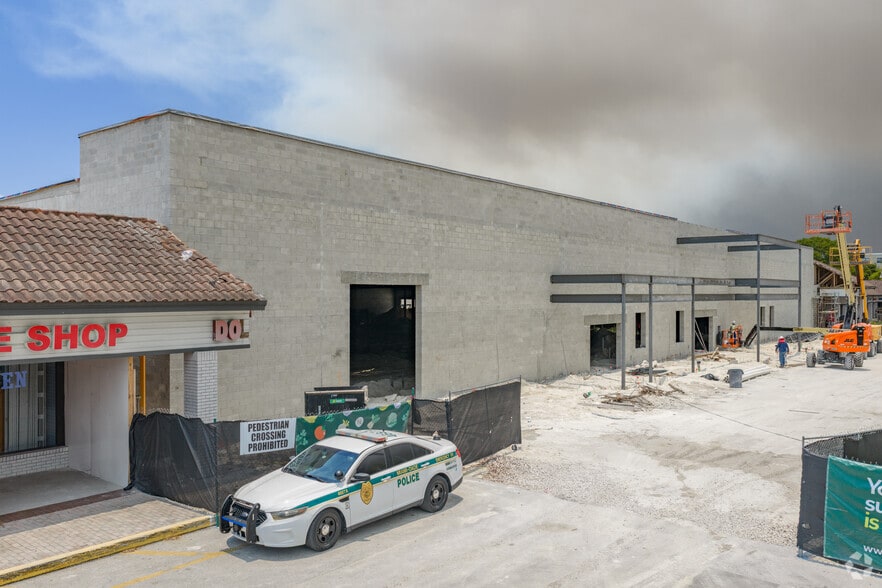 18452-18538 NW 67th Ave, Miami Gardens, FL for lease - Building Photo - Image 3 of 15