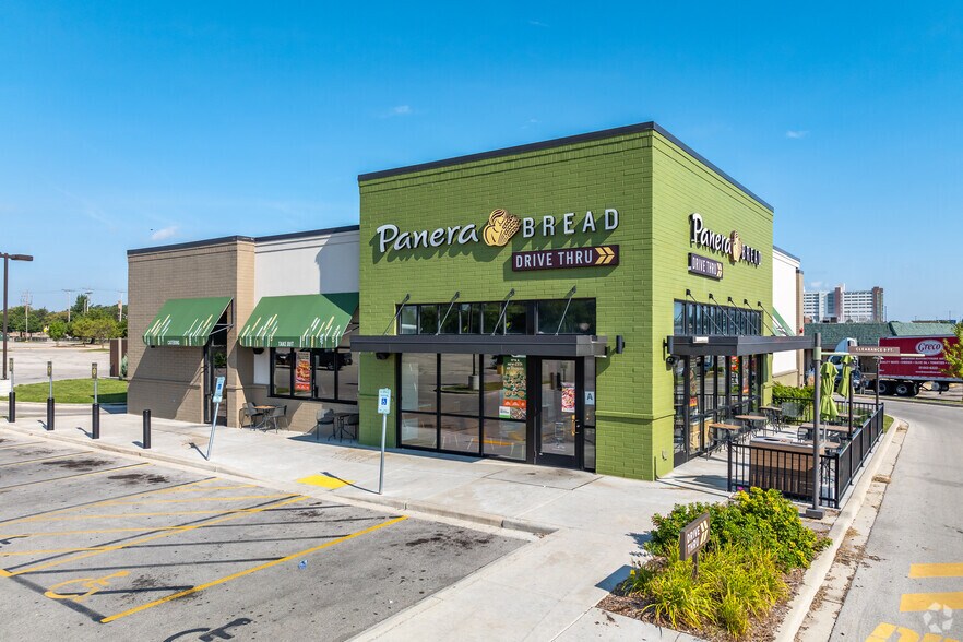 3511 S 27th, Milwaukee, WI à vendre - Photo principale - Image 1 de 18