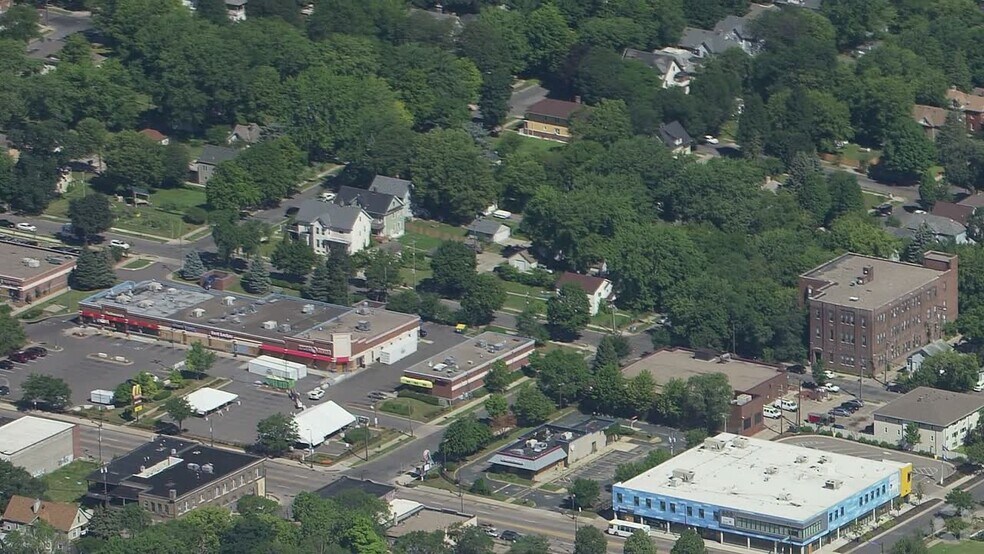 906-916 W Broadway Ave, Minneapolis, MN à vendre - Vidéo aérienne - Image 2 de 5