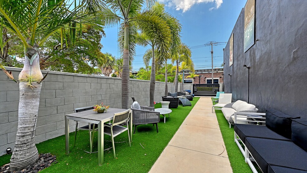 622 Central Ave, Sarasota, FL à vendre - Photo du bâtiment - Image 3 de 29
