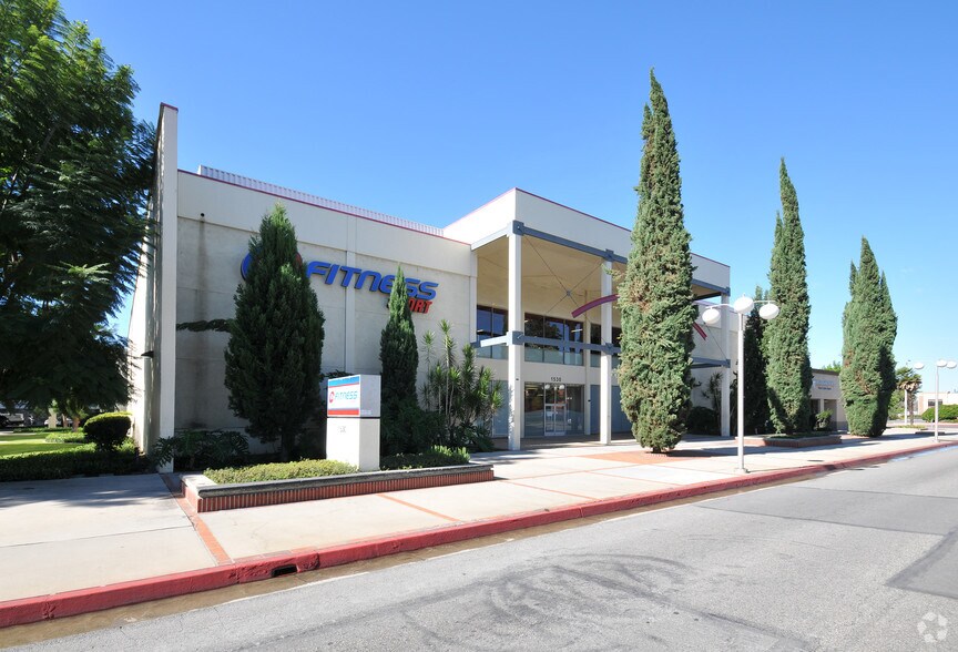 1530 W West Covina Pky, West Covina, CA à louer - Photo du bâtiment - Image 2 de 40