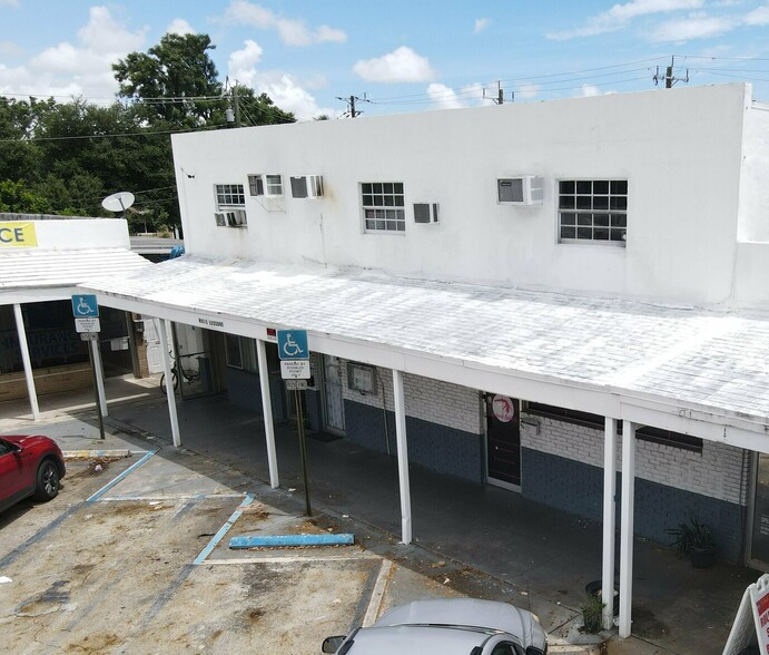 7161 Pembroke Rd, Pembroke Pines, FL for sale - Building Photo - Image 2 of 6