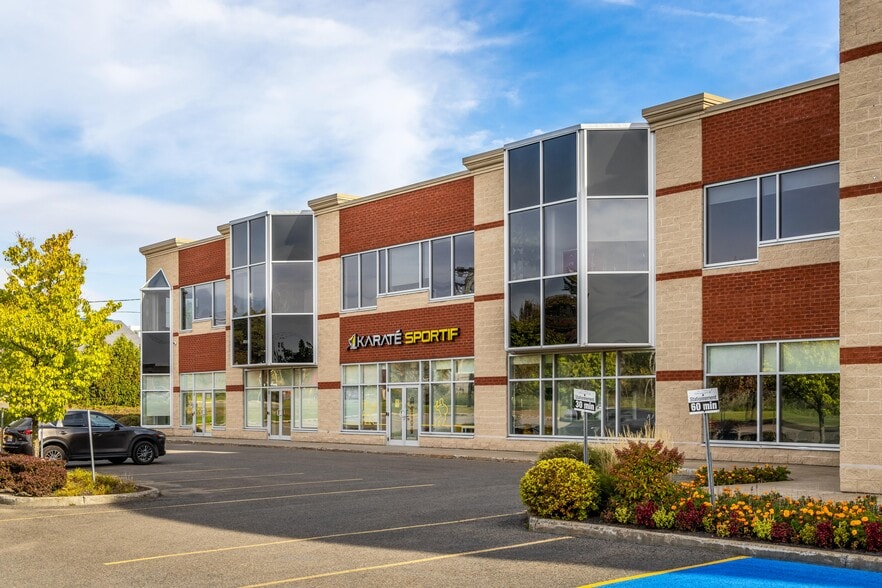 6700 Boul Pierre-Bertrand, Québec, QC à louer - Photo du bâtiment - Image 3 de 8