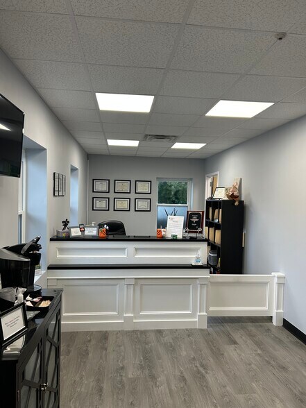 2500 Nesconset Hwy, Stony Brook, NY à vendre - Photo intérieure - Image 2 de 10