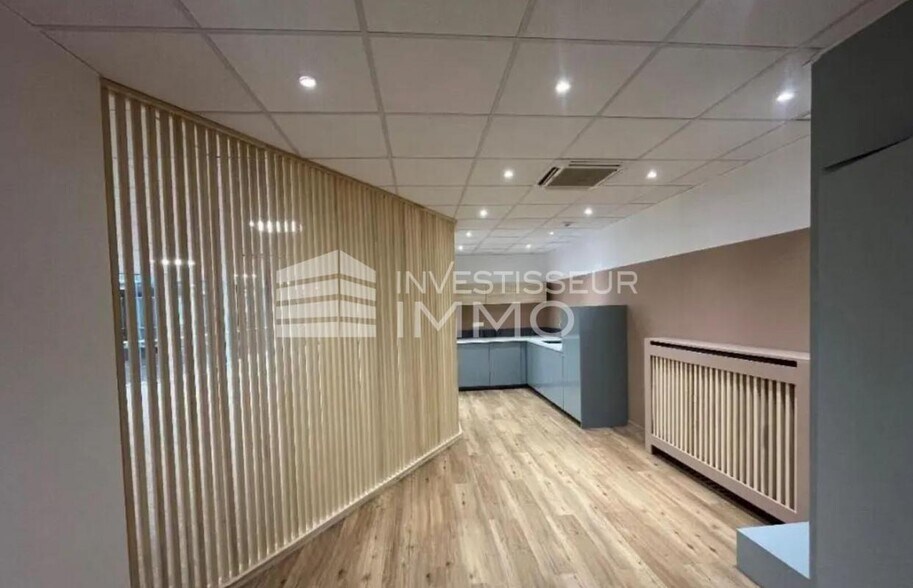 Office in Torcy for lease - Interior Photo - Image 3 of 4