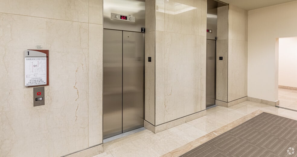 150 E palmetto park Rd, Boca Raton, FL for lease - Lobby - Image 2 of 4