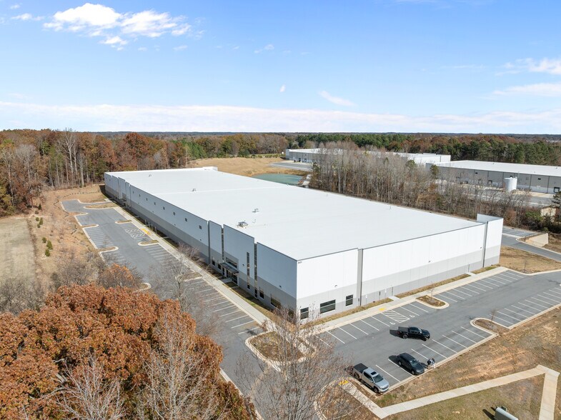 3631 McConnell Rd, Greensboro, NC à louer - Photo du bâtiment - Image 3 de 7