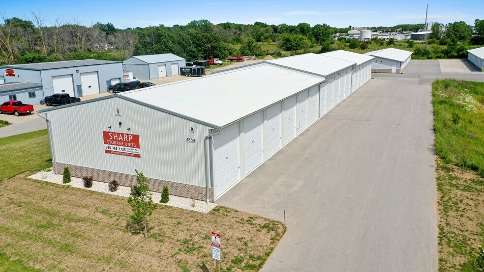 1854 Industrial Dr, Green Bay, WI à vendre - Photo du bâtiment - Image 1 de 28