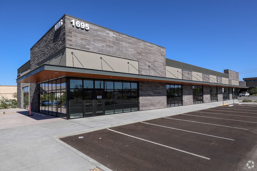 1695 E Cactus Ave, Las Vegas, NV for sale - Primary Photo - Image 1 of 1