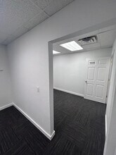 835 Louisa St, Lansing, MI à louer Photo intérieure- Image 1 de 4