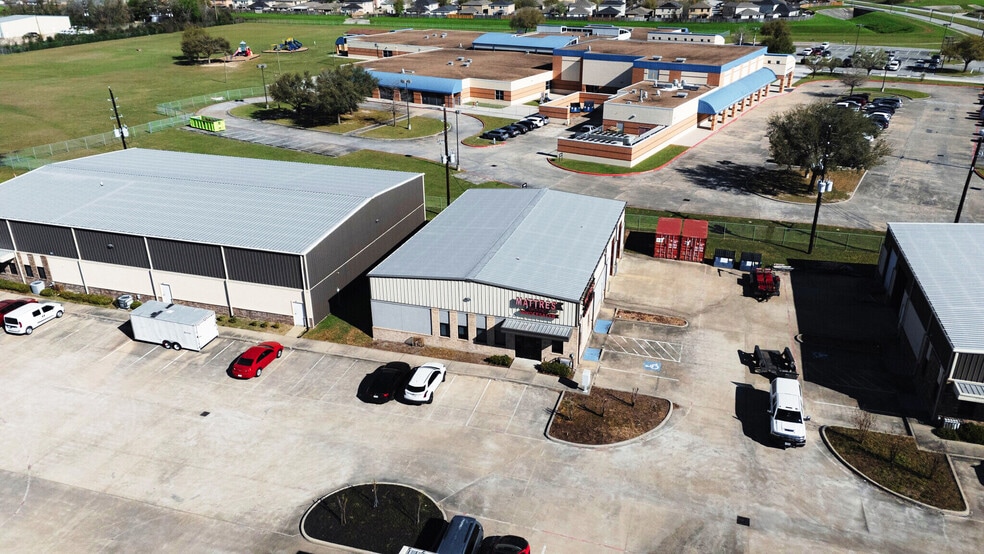 18543 Imperial Valley Dr, Houston, TX for sale - Building Photo - Image 2 of 6