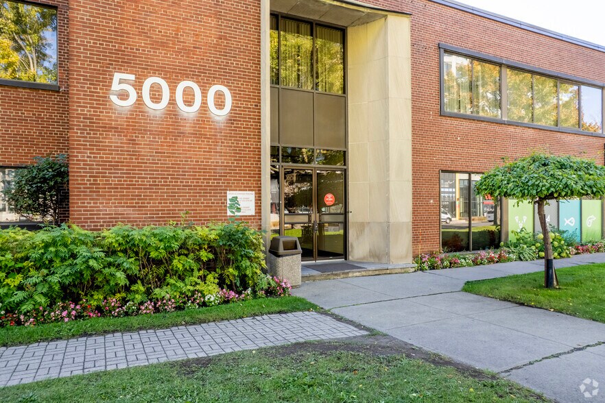 4990-5016 Rue Jean-Talon O, Montréal, QC à louer - Photo du bâtiment - Image 3 de 4