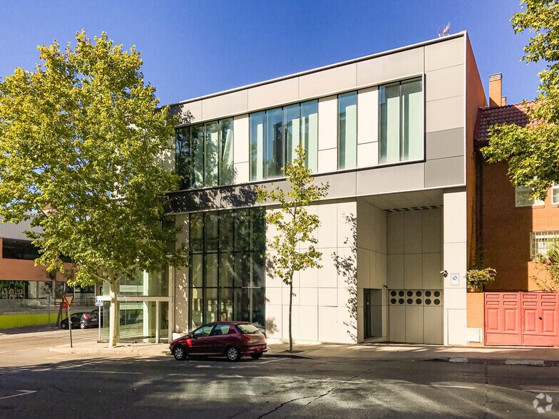 Commerce de détail dans Madrid, Madrid à louer - Photo du bâtiment - Image 3 de 5