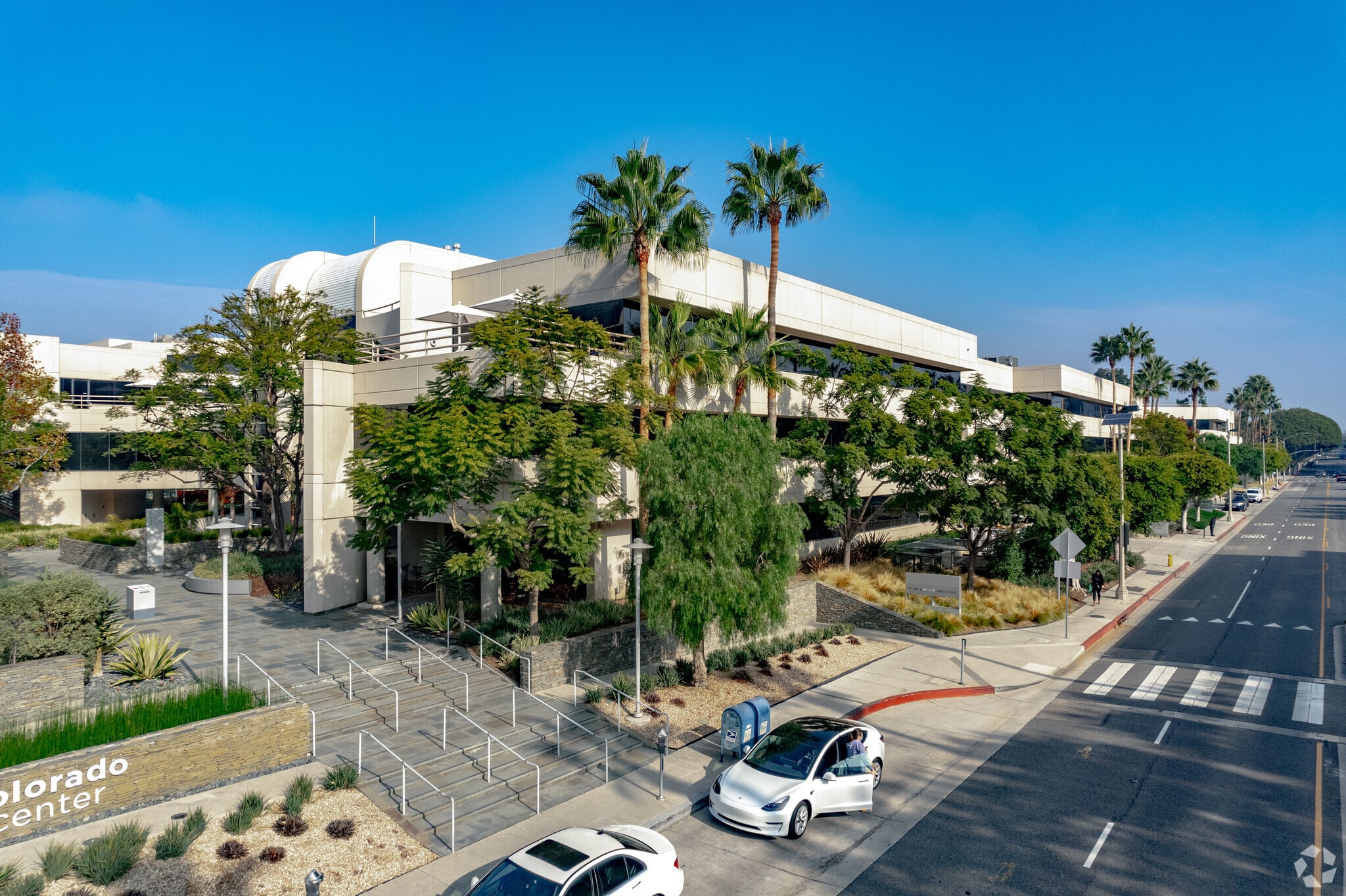 2425-2501 Colorado Ave, Santa Monica, CA for lease Primary Photo- Image 1 of 8
