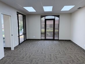 5520-5528 Old Bullard Rd, Tyler, TX for lease Interior Photo- Image 2 of 5