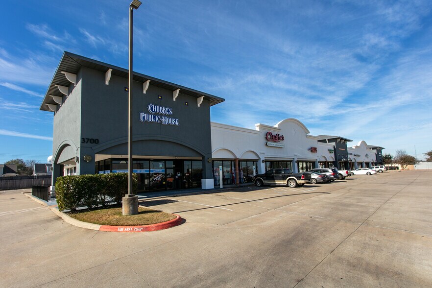 3600 S Texas Ave, Bryan, TX à louer - Photo du bâtiment - Image 3 de 12