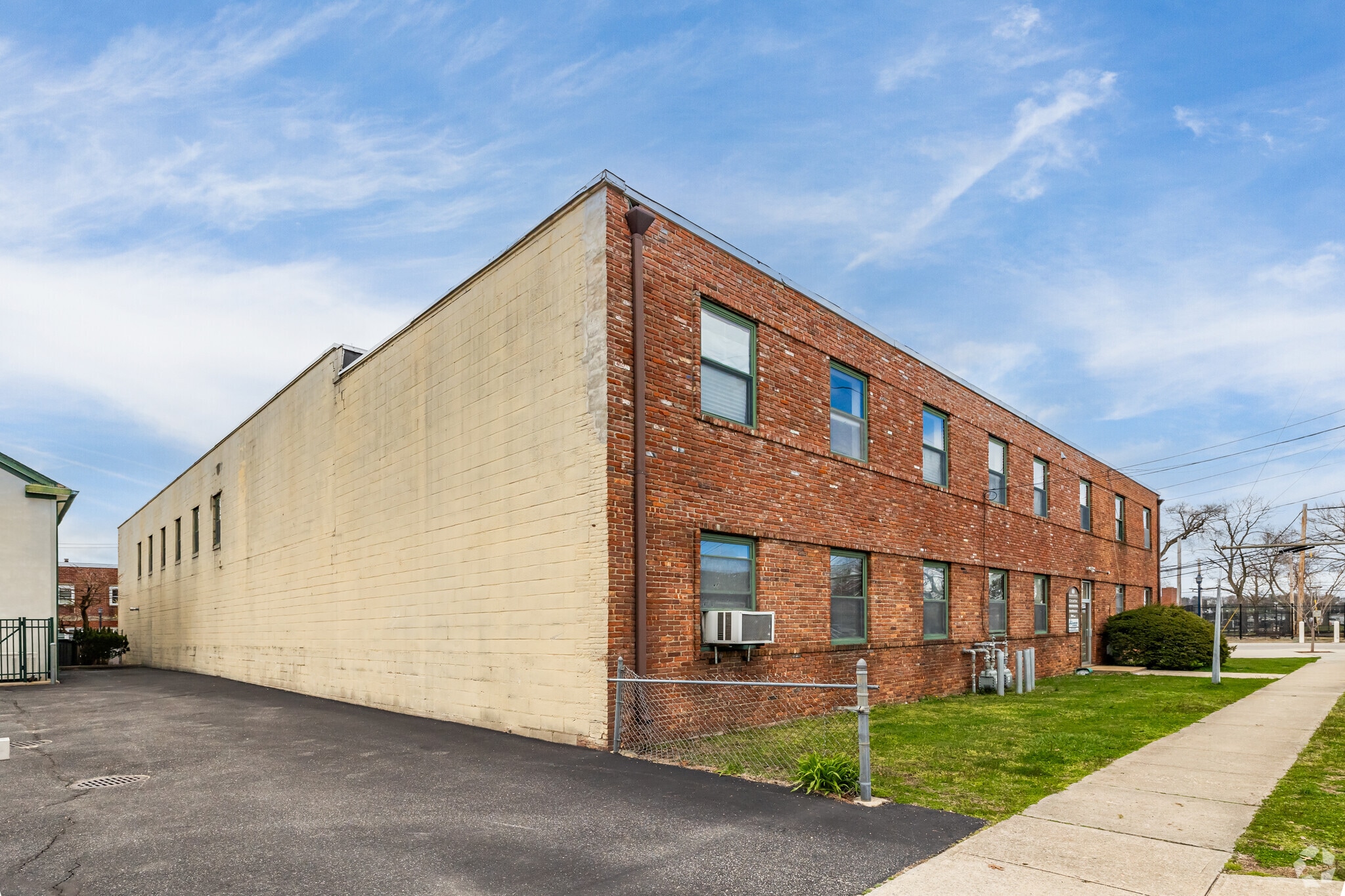 69 Hamilton Ave, Oyster Bay, NY for sale Primary Photo- Image 1 of 8