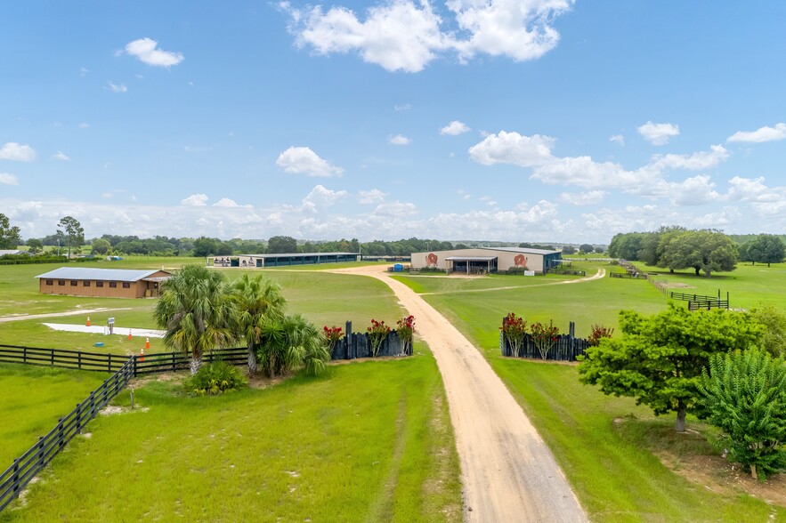 40812 Grays Airport Rd, Lady Lake, FL à vendre - Photo du bâtiment - Image 3 de 19