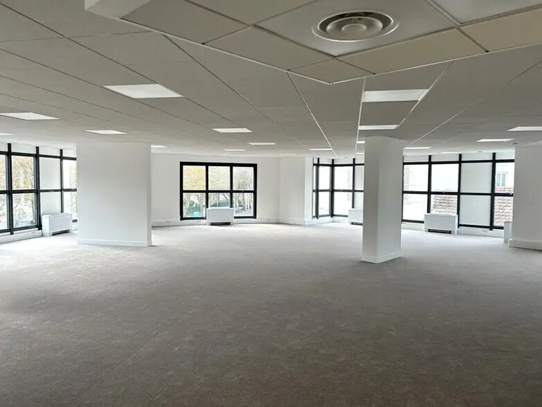 107 Quai Du Docteur Dervaux, Asnières-sur-Seine for lease - Interior Photo - Image 3 of 9