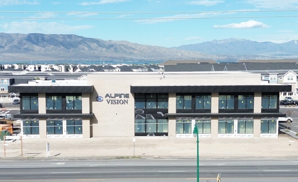 307 N Geneva Rd, Vineyard, UT à louer - Photo du bâtiment - Image 2 de 5