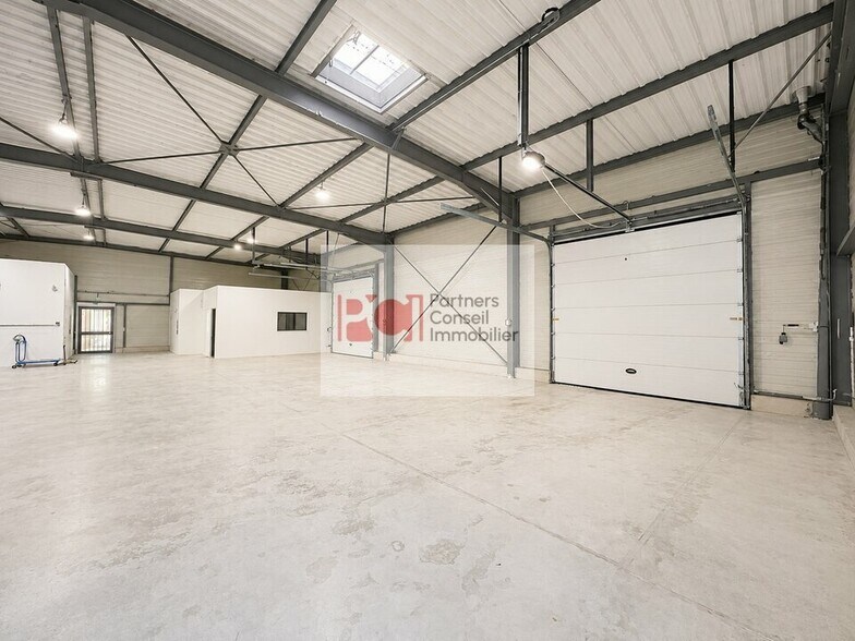 Flex in Gallargues-le-Montueux for lease - Building Photo - Image 2 of 3