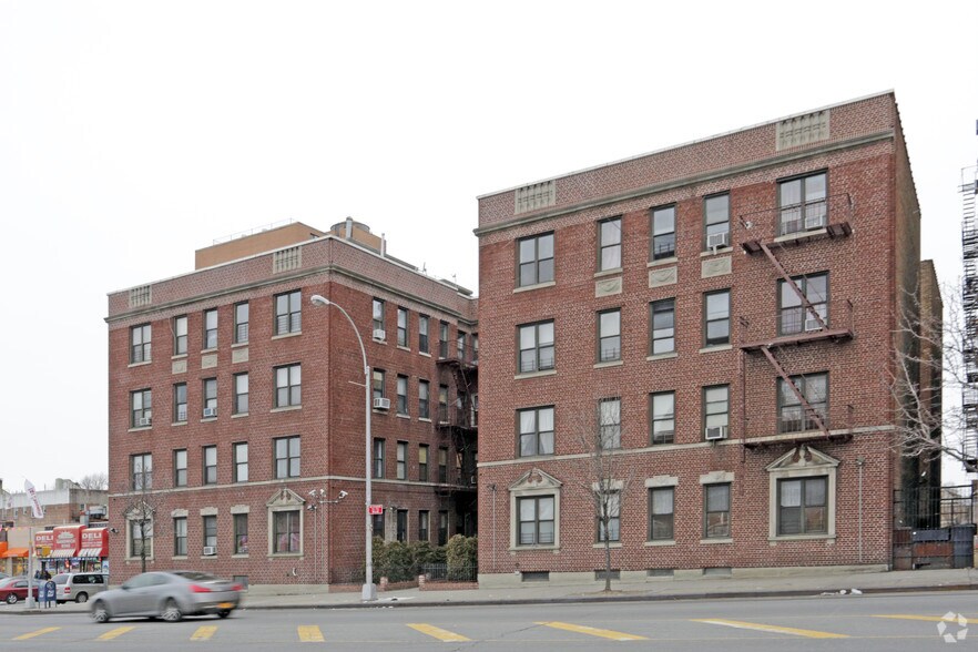 3533 147th St, Flushing, NY à vendre - Photo du bâtiment - Image 2 de 3