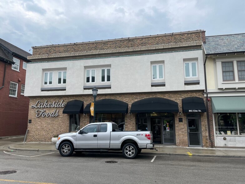 800 Elm St, Winnetka, IL à louer - Photo du bâtiment - Image 2 de 4