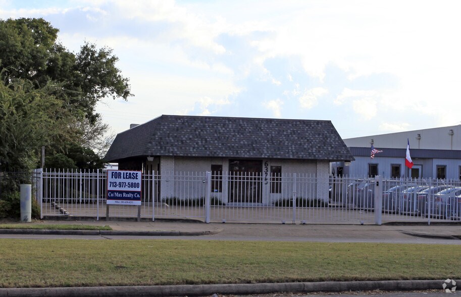 6375 Richmond Ave, Houston, TX for lease - Building Photo - Image 2 of 12