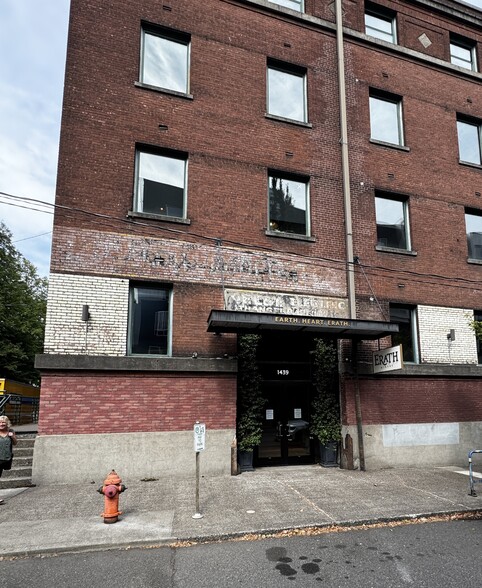 1439 NW Marshall St, Portland, OR for lease - Building Photo - Image 3 of 6