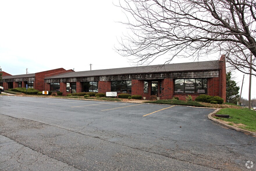 1980-1986 NW Copper Oaks Cir, Blue Springs, MO à vendre - Photo principale - Image 1 de 22