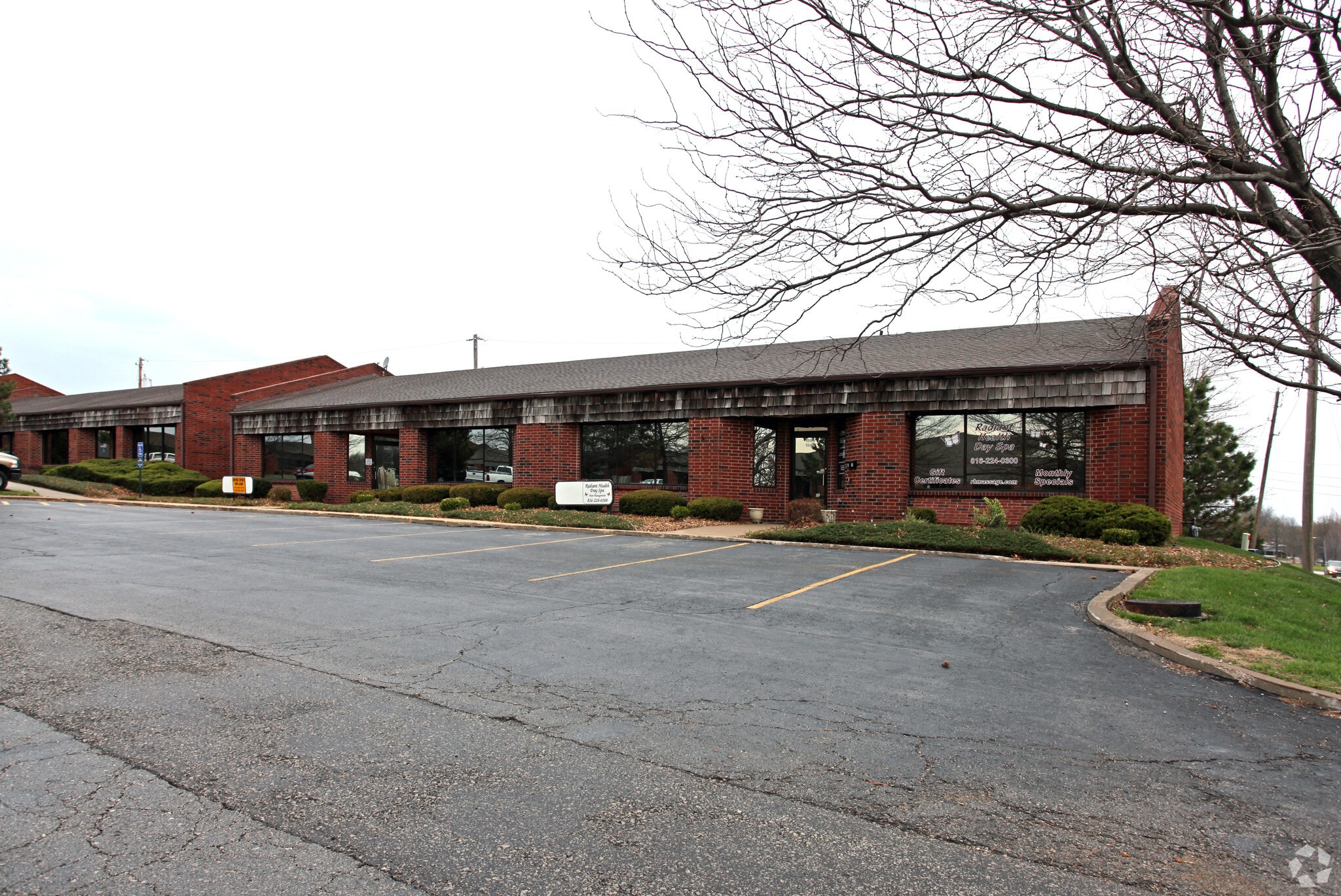 1980-1986 NW Copper Oaks Cir, Blue Springs, MO for sale Primary Photo- Image 1 of 23
