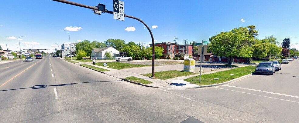 1906 Centre St NE, Calgary, AB à vendre - Photo du bâtiment - Image 2 de 2